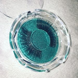 False Lashes that can be worn up to 30 times!!